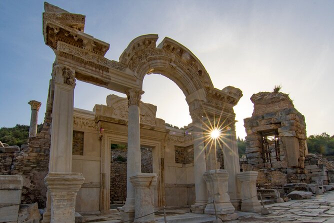 SKIP-THE-LINE: BEST-SELLER PRIVATE EPHESUS TOUR for Cruise Guests - Lunch and the practical bonus of a guide-run day