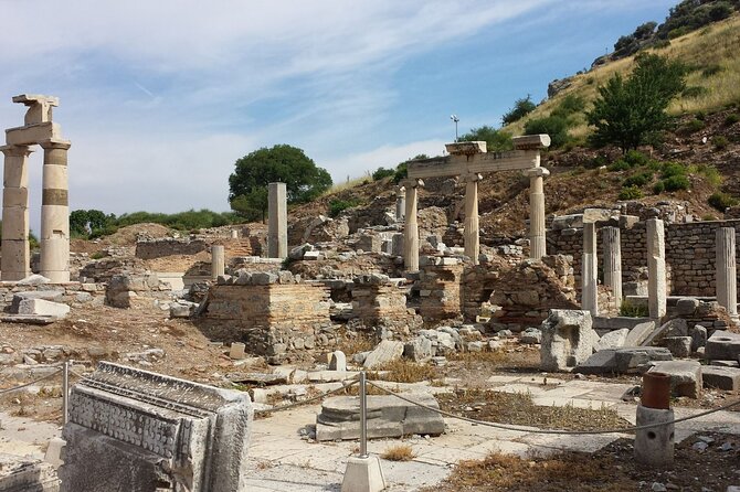 SKIP THE LINE - Private Guided Ephesus Tour - Kusadasi Castle, shopping orientation, and your 10-minute town wander