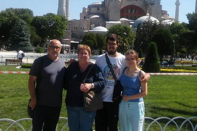 SKIP-THE-LINE: Treasures of istanbul w/LUNCH - Lunch break: included, local, and actually helpful