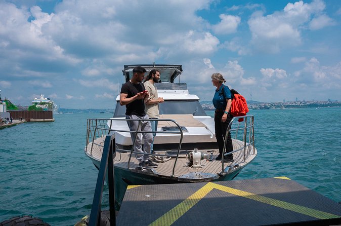 Small-Group 2 Hours Bosphorus Luxury Yacht Cruise in Istanbul - Meeting point and timing: the part that can trip you up