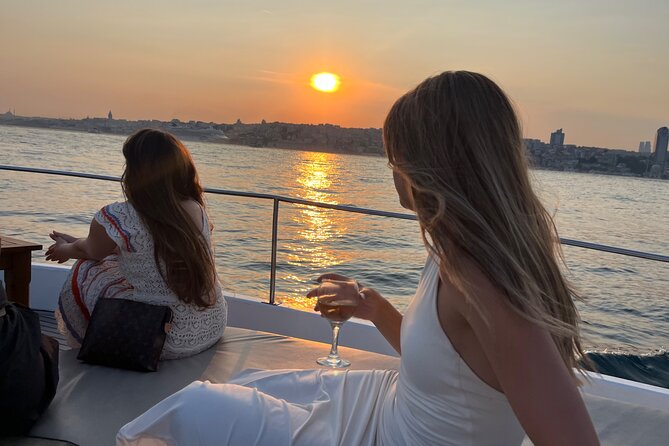 Small Group Yacht Tour With Unlimited Wine, Fruits & Mixed Nuts - Quick reasons to choose this Bosphorus yacht tour
