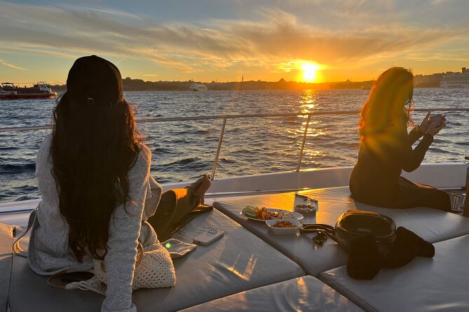 Small Group Yacht Tour With Unlimited Wine, Fruits & Mixed Nuts - Price and value: is $59 a good deal for 2 hours?