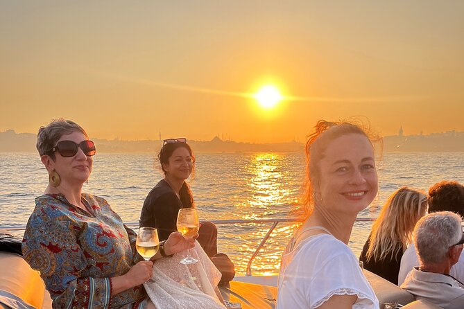 Small Group Yacht Tour With Unlimited Wine, Fruits & Mixed Nuts - What the live English commentary adds (and what to do with it)