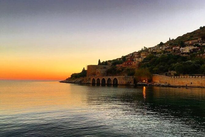 Sunset Boat Trip Along the coast of Alanya - Onboard comfort and the fun factor (music, entertainment, dancing)