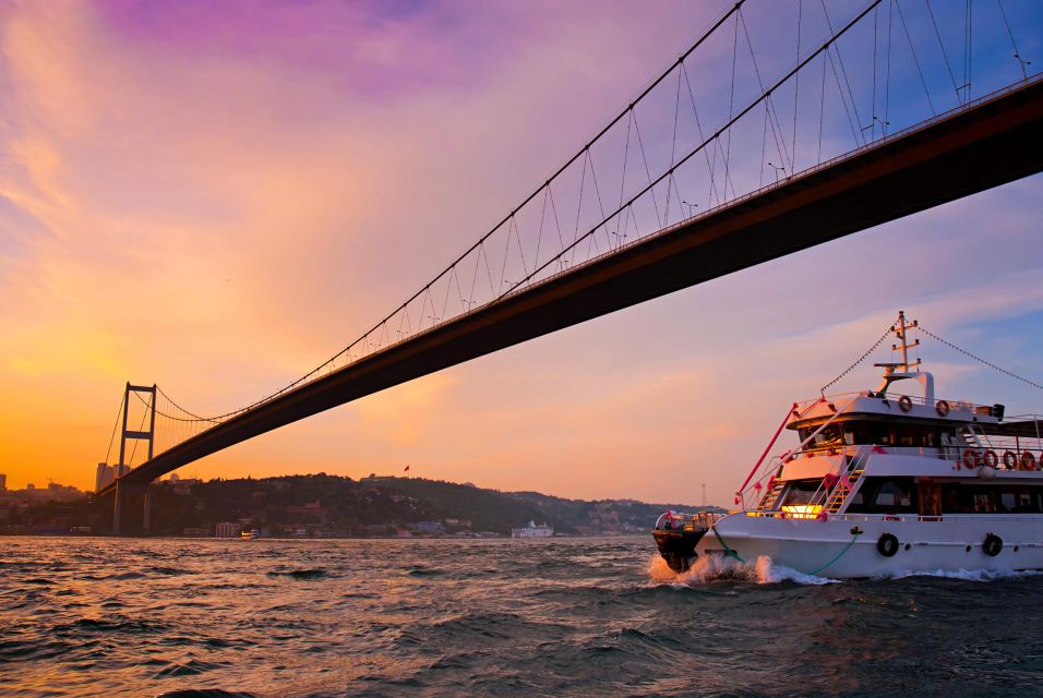 Sunset Cruise Bosphorus and Golden Horn River - The sunset experience: how the 2 hours tend to feel
