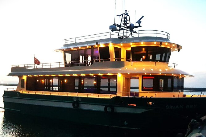 Sunset Cruise with Dinner in Bosphorus - How the 3-Course Turkish Dinner Fits the Cruise (and Not the Other Way Around)