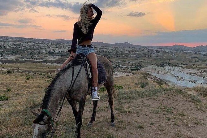 Sunset Horsebackriding-Tour through the Valleys of Cappadocia - Sunset Point: short, photo-friendly, and timed for the moment
