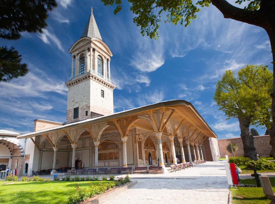 Topkapi Palace Complete Tour: Harem & Hagia Irene Included - Getting Oriented: Sultanahmet Meeting Point and Fast Walking Time