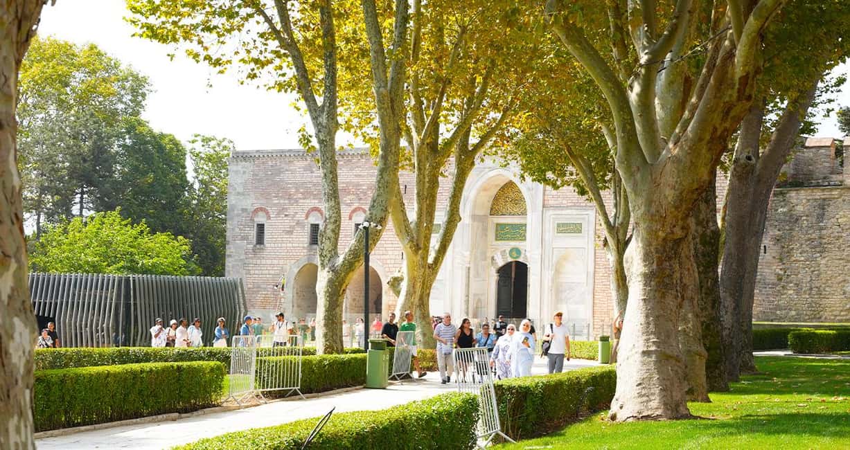 Topkapi Palace Complete Tour: Harem & Hagia Irene Included - Topkapi Palace Main Complex: Ceremonial Spaces and Courtyard Time