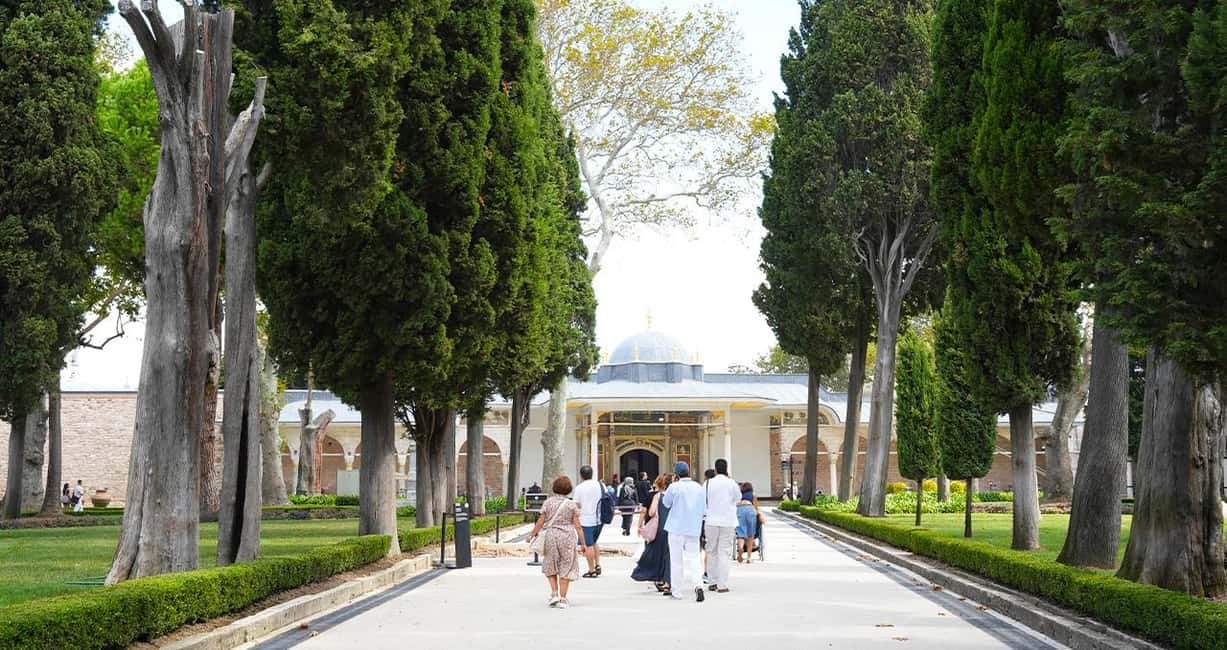 Topkapi Palace Complete Tour: Harem & Hagia Irene Included - Photos and Independent Exploring After the Tour