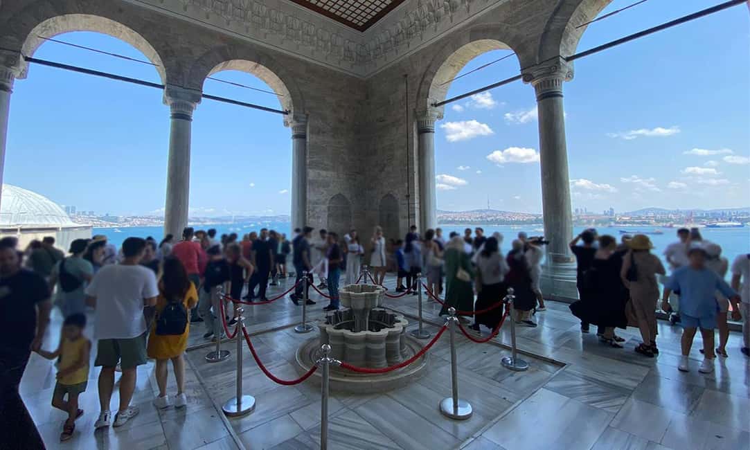 Topkapi Palace Express Tour with Harem Tickets - Entering Topkapi in a Tight, Worthwhile 2 Hours