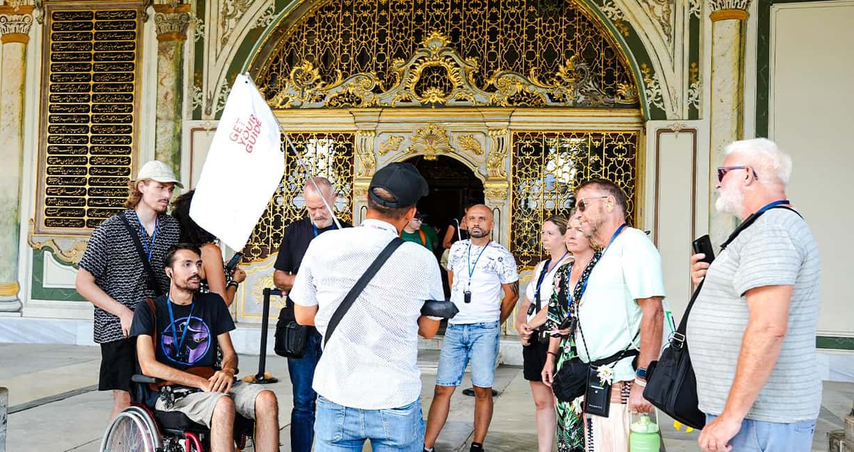 Topkapi Palace & Harem Tour + Bosphorus & Golden Horn Cruise - Topkapi Palace & Harem in 1 guided hour: what you’ll actually get