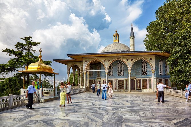 Topkapi Palace Skip-The-Line Entry with Guided Tour - Kitchens, court spaces, and the “everyday palace” effect