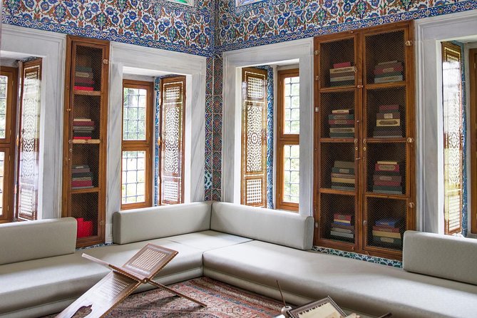 Topkapi Palace Skip-The-Line Entry with Guided Tour - Treasury highlights and relics: the part people remember