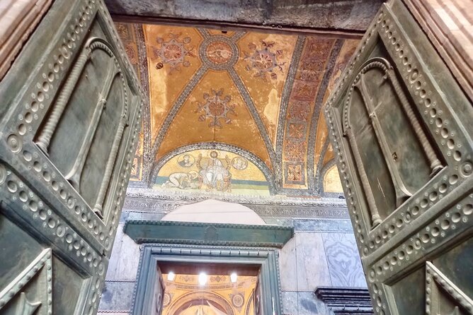 Topkapi Palace with Harem and Blue Mosque Guided Tour - The leaning historic street and the Old City photo stops