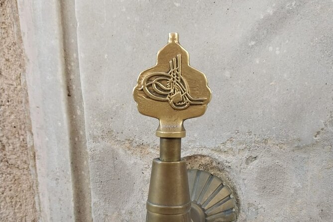 Topkapi Palace with Harem Walking Tour with Guide - Topkapi Palace from Babu Humayun Gate: how the route makes sense