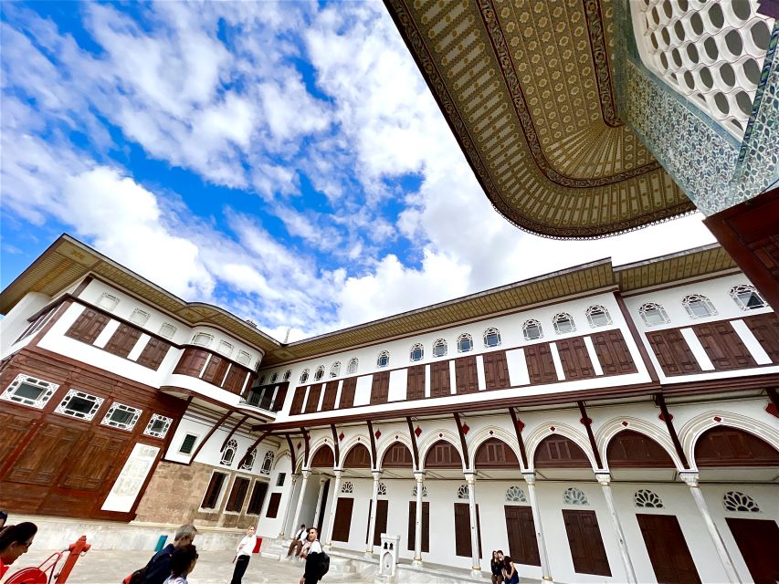 Topkapi Palace&Harem-Guided Tour-Skip lines- All tickets inc - The tiles, ceramics, and palace details you’ll notice with a guide