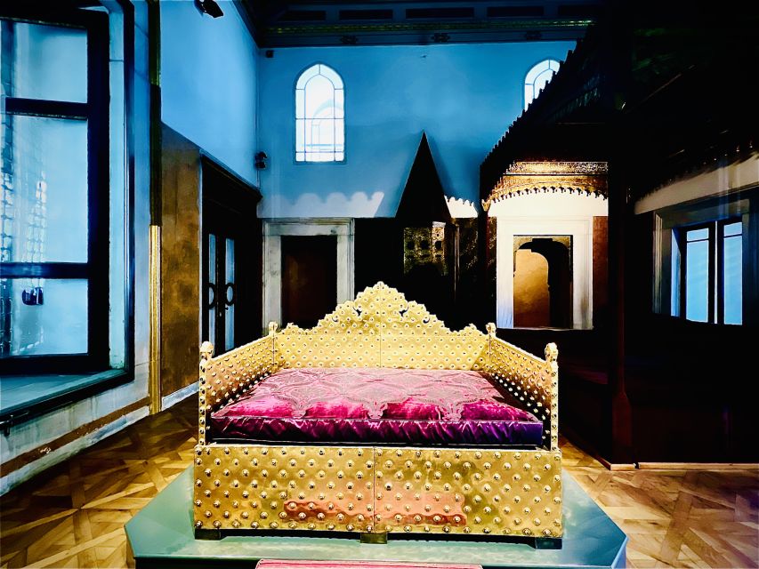 Topkapi Palace&Harem-Guided Tour-Skip lines- All tickets inc - Ottoman sultans’ pavilions and the Bosporus view you’ll remember