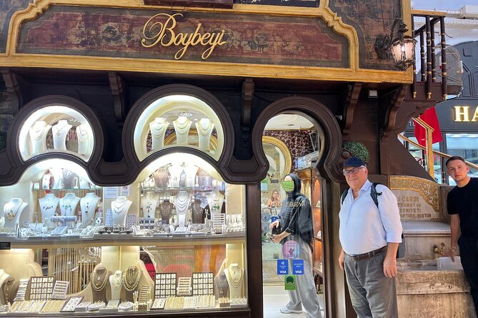 Tours of the Grand Bazaar of Istanbul with its Terraces and Behind the Scenes - Shopping with less stress: carpets, silk, ceramics without the trap of the loudest stall