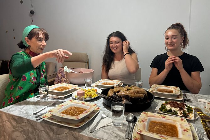 Traditional Family Dinner in Istanbul with with Eastern Family - The setting: Beşiktaş meeting point and a home-style dinner rhythm