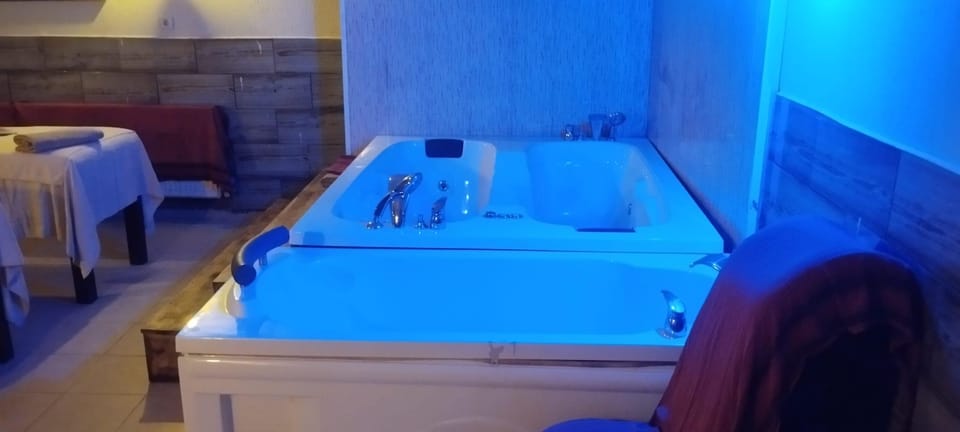 Turkish Bath and Aloevera Massage Dr. Fish with Transfers. - Turkish bath basics: what that 2-hour flow really feels like
