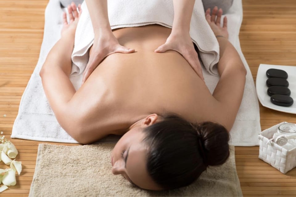 Turkish Bath and Aloevera Massage Dr. Fish with Transfers. - Salt peeling and foam massage: the 20-minute scrub that sets the tone