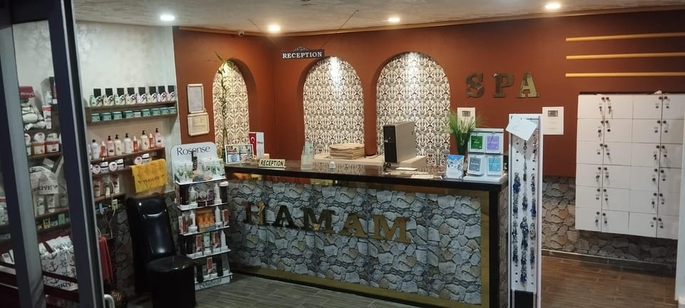 Turkish Bath and Aloevera Massage Dr. Fish with Transfers. - Doctor fish: the quick foot nibble finisher