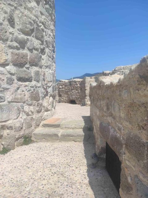 Walking tour of Halicarnasos & Bodrum St Peter"s castle - The ancient theatre viewpoint: where you actually see the city