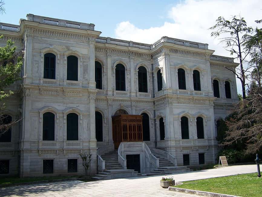 Yildiz Palace Skip the Ticket Line Entry & Audio Guide - Getting to the visitor entrance at Valide Gate (no meeting point to worry about)